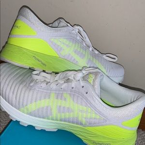 Asics woman’s 7.5 sneakers BRAND NEW